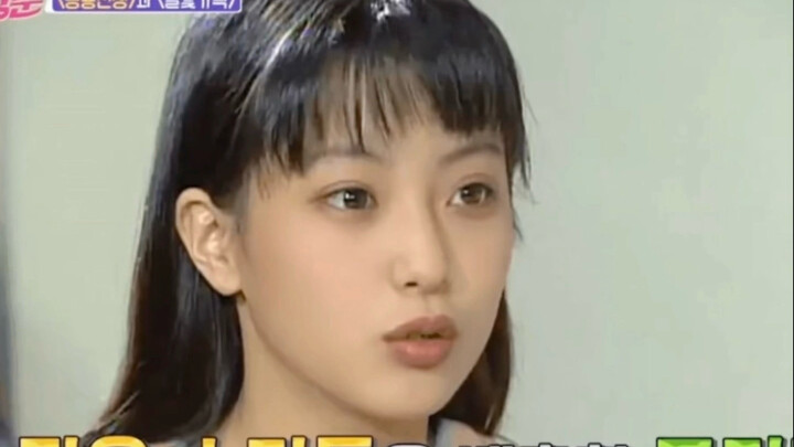 Sejak kecil dia sudah begini, tapi malah terus-menerus “didandani” oleh putrinya sendiri…