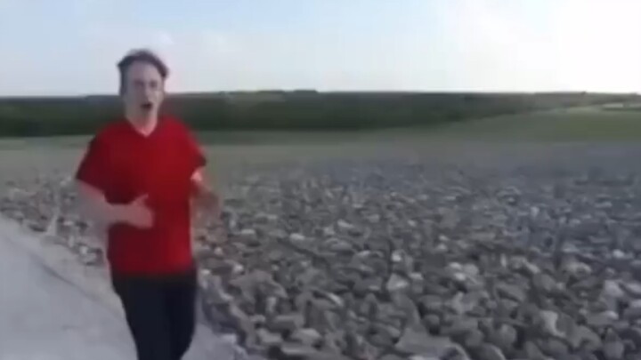 POV: Khi tôi hỏi trong nhóm có ai rảnh ra ngoài chơi cùng không
