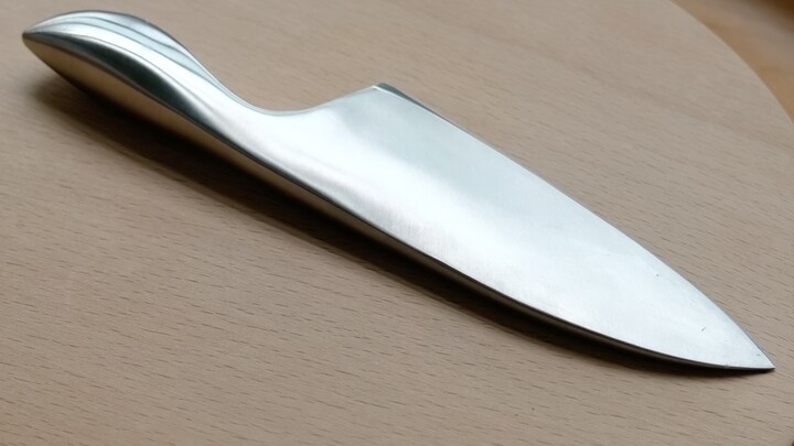 Testing a knife design for the blind in the Netherlands