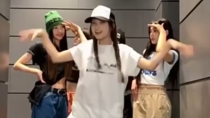 NewJeans "Hype Boy" takes you to visit the HYBE building! Tik Tok dance update
