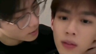 เมื่อทั้งสองมองหน้ากัน เซียวเจียงก็อดคิดไม่ได้ - -
