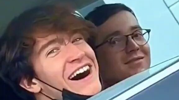 I played a little joke on the person waiting for the red light next to me. When I raised the window,