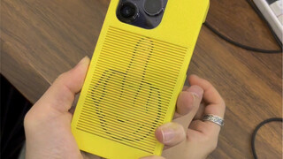 Saya sudah beberapa kali dipukul gara-gara casing ponsel ini.