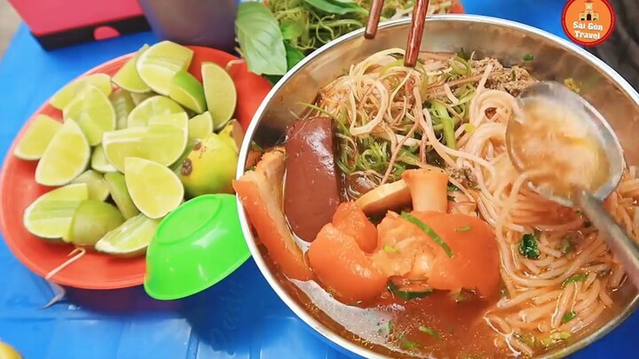 Nồi Bún Riêu Vỉa Hè Siêu Khủng Bán Giờ Linh Vẫn Hút Khách Mỗi Ngày Hết Gần 200 L