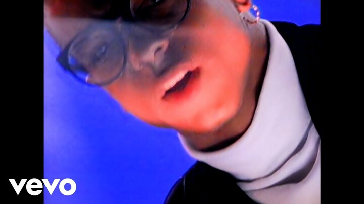 Gonna Make You Sweat (Everybody Dance Now) (Official HD Video)