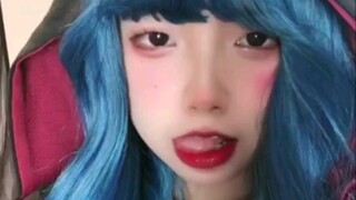 แม่มดผมสีฟ้า cos~
