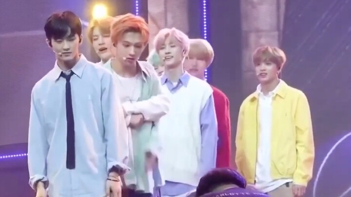 7d ทั้งวงน่ารักและบำบัดใจจริงๆ! ช่วงซ้อมนี้ที่สมาชิกส่งต่อปฏิสัมพันธ์กันจากด้านหลังไปข้างหน้าสนุกมาก