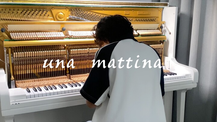 حتى لو أردت دخول الحمام في الطابق العلوي، فعليك ارتداء بدلة بذيل!