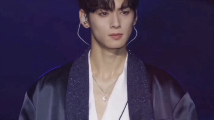 Cha Eun-woo, my Crown Prince has become King. And when the handsome man gets all commanding…