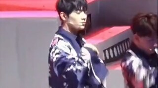 The clearest famous scene of "Xiao Zhan" climbing the wall in the Pure Land of Bliss