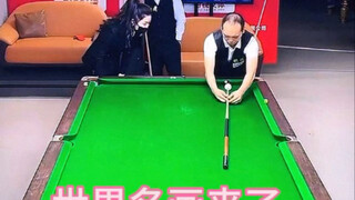 นี่คือการแข่งขันที่จริงจังหรือเปล่า ผู้ตัดสินหญิงจะบ้าไปแล้ว!