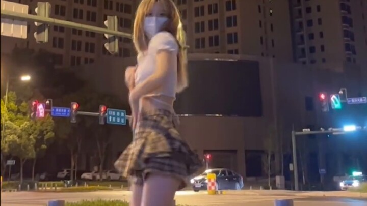 [AOA short hair dance cover] Are you attracted by the plaid skirt?