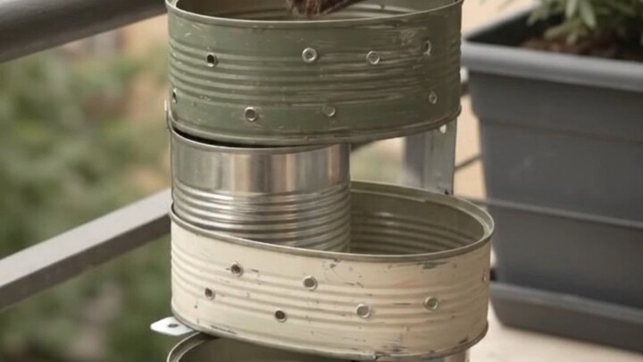 making pot for plant by trashed cans