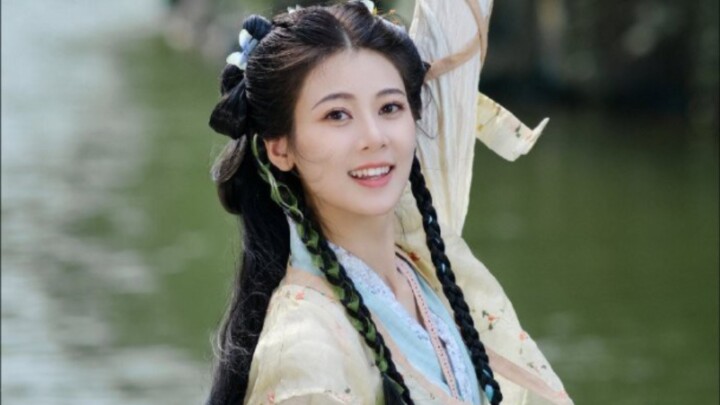 Who can relate? Watching a variety show, I stumbled upon a cute little cutie in ancient costume with