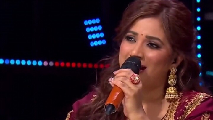 Tere Mast mast do nain shreya ghoshal live performance