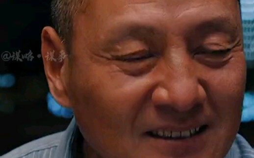 لا يجيد قراءة الأجواء على مائدة الشرب، ولا يفهم العلاقات الاجتماعية، ويفتقر إلى الحسّ والذكاء الاجتم