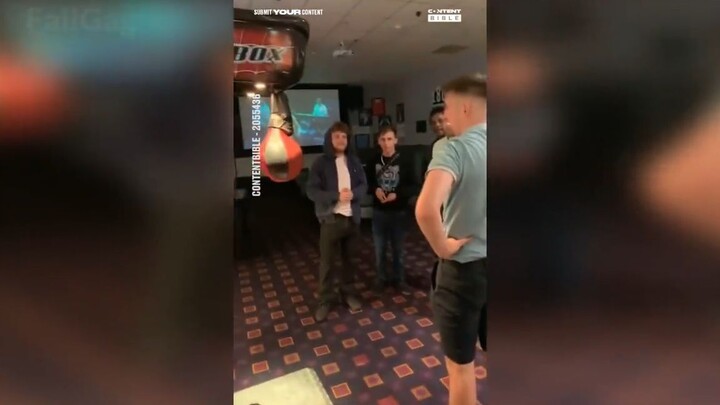 Những tình huống dở khóc dở cười #103