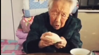 Cucu nenek yang baik