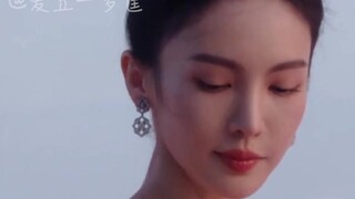 Ngôi sao nữ nghiêm túc làm việc, ngôi sao nam nghiêm túc vui chơi 😂