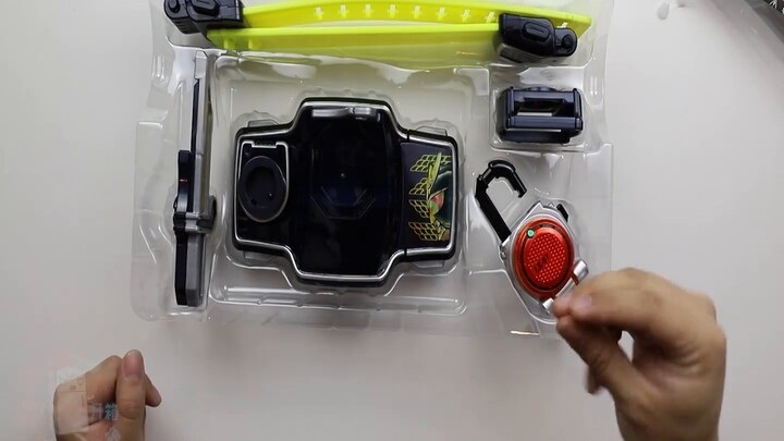 [Play] Unboxing and playing with Kamen Rider Gaim DX Sengoku Driver 2.0! Isn’t the main riding belt 