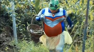 Children who love to play in the mud have no Ultraman to protect them!