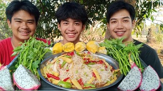 ตำซั่วขนมจีนหน่อไม้ พร้อมทุเรียนแก้เผ็ด แซ่บสุดมื้อนี้.