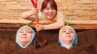 Never bathe with a couple!