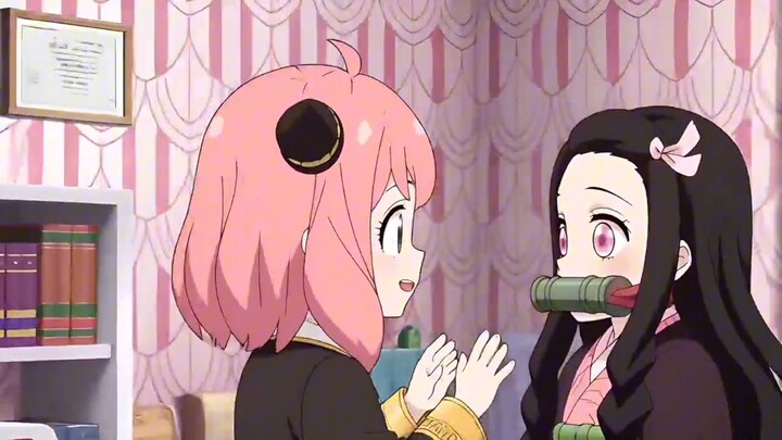 Anya dẫn Mitsuri tham quan nhà của cô ấy