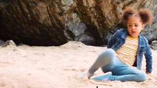 Boneka Anak Ini Menghilang secara misterius  di pantai