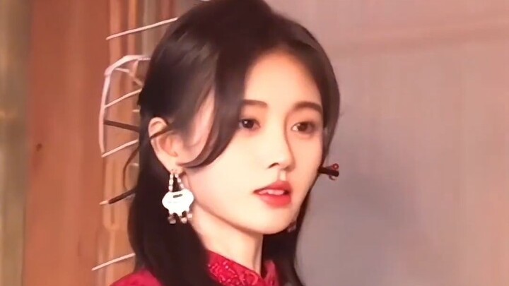 【Ju Jingyi】How can anyone pull off wearing two chopsticks without looking out of place? Sister Ju’s 