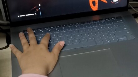 حالة فتيات الجامعات في الغابة