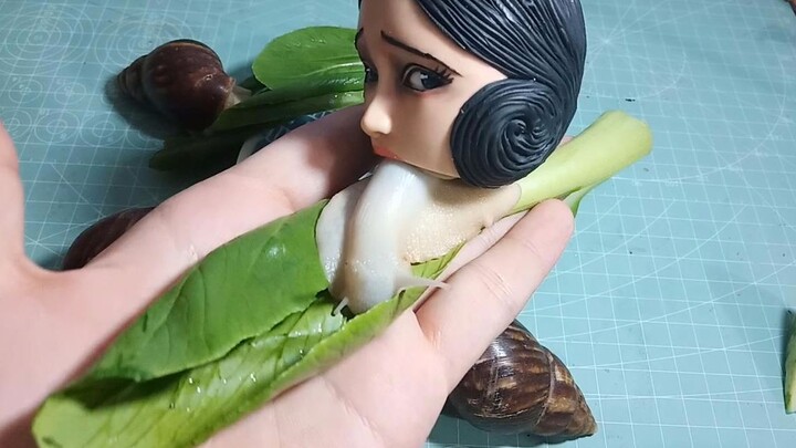 ทะลุผ่านกำแพงมิติ ชีวิตประจำวันของยูซุโกะ สาวน้อยทากในจินตนาการของอิโตะ จุนอิ