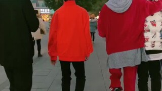 رقصة تاكى تاكى، يجب على الشاب الذي يرقص أن يلف
