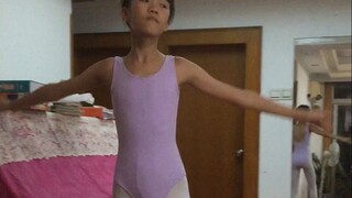 家中练习芭蕾