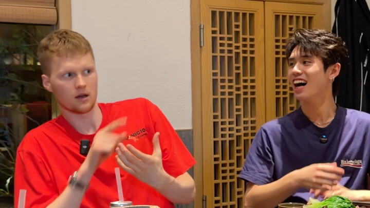 مقابلة مع أنتونسن في كأس التيانوان: كيف هو جو كرة الريشة في الدنمارك؟