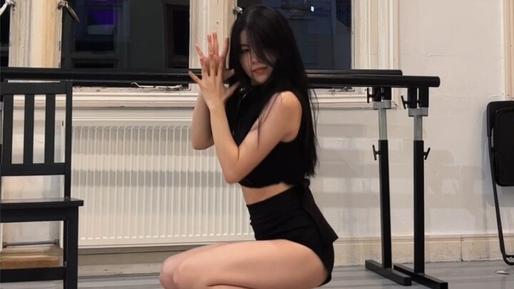 24 giờ xiên que của Sunmi không đủ cho một đêm trăng tròn
