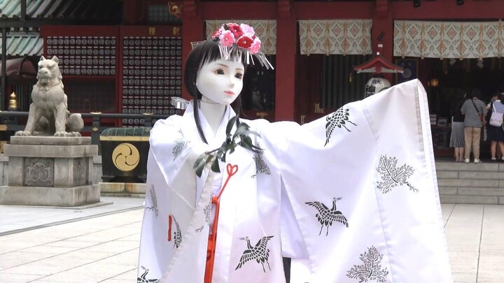 Robot gadis kuil Jepang