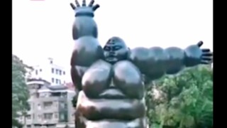 A Taoist priest angrily criticized the museum's statue design: "What kind of culture is this? We sho