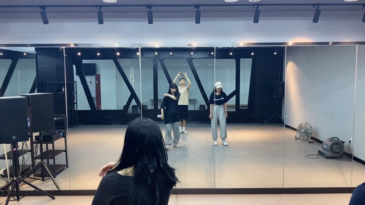 สองคลิปจากห้องซ้อม Hungry Dragon [เห็นการระดมยิงแล้วอยากดู]