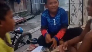 Berusaha Terlihat Tegar