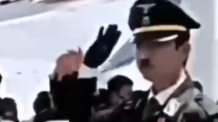 مين الحلاق اللي بيشيل راسه؟