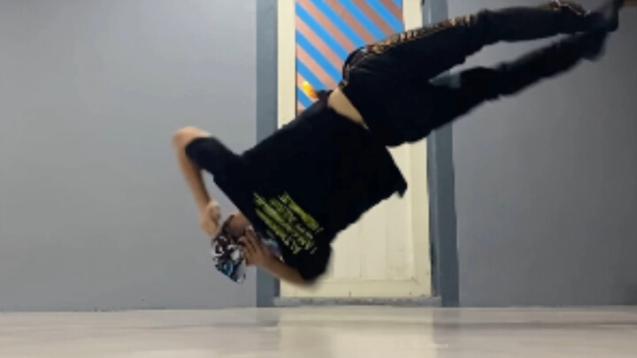 Street Dance Showdown: Bboys Unleash Insane Tricks and Moves!