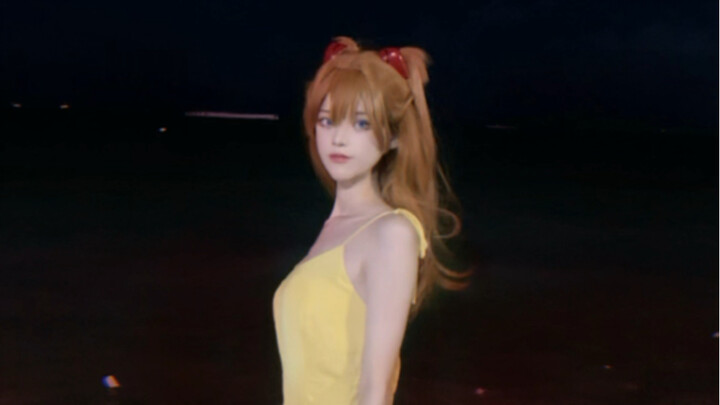 Asuka cos】Pakai gaun kuning kecil ke pantai