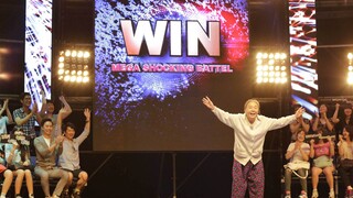 这是一场“骂人比赛”，老奶奶出口成章，小年轻被骂得五体投地！