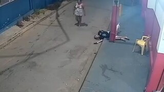 من الجيد أن الصين لا تسمح للمواطنين بحمل الأسلحة، وإلا فقد نصبح أهدافًا للقتل في أي لحظة.