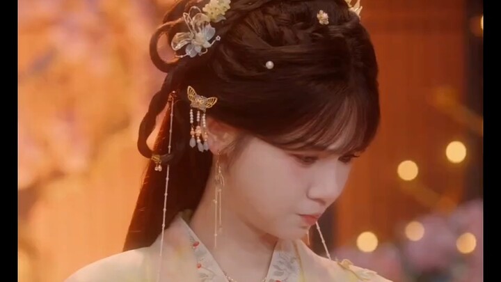 คิดจะทำหน้าตลกเพื่อให้ผ่านไปเฉยๆ แต่กลับไม่คาดคิดว่าภาพเหมือนก็ทำหน้าตลกเหมือนกันด้วย! ฉันเตือนเธอแล
