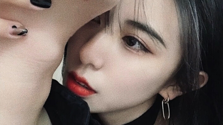 Memotret jakun pacar laki-laki! Jakun Kak Dong sebenarnya cukup sulit ditemukan.