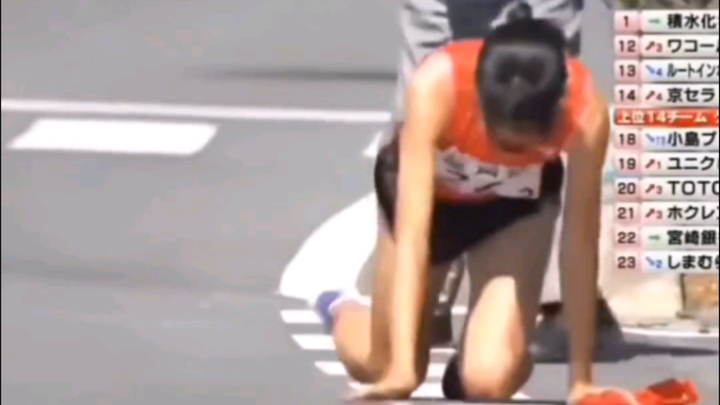 “My leg is broken and I can’t stand, but my teammates are still waiting for me.”