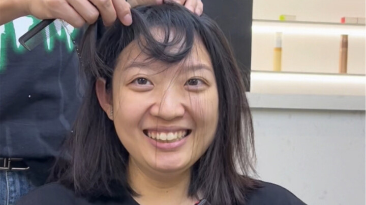 Atap kepala rendah, dahi tinggi, rambut tipis dan lepek, wajah bulat, bagian depan rambut sedikit; r