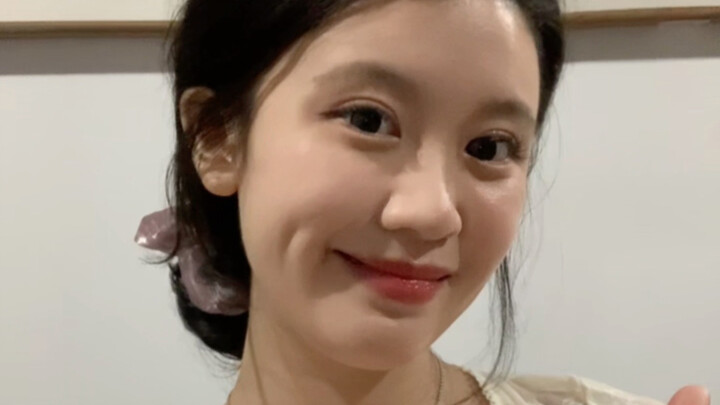“พร้อมจะมาใช้ฤดูร้อนอันแสนหลากสีกับฉันหรือยัง?”